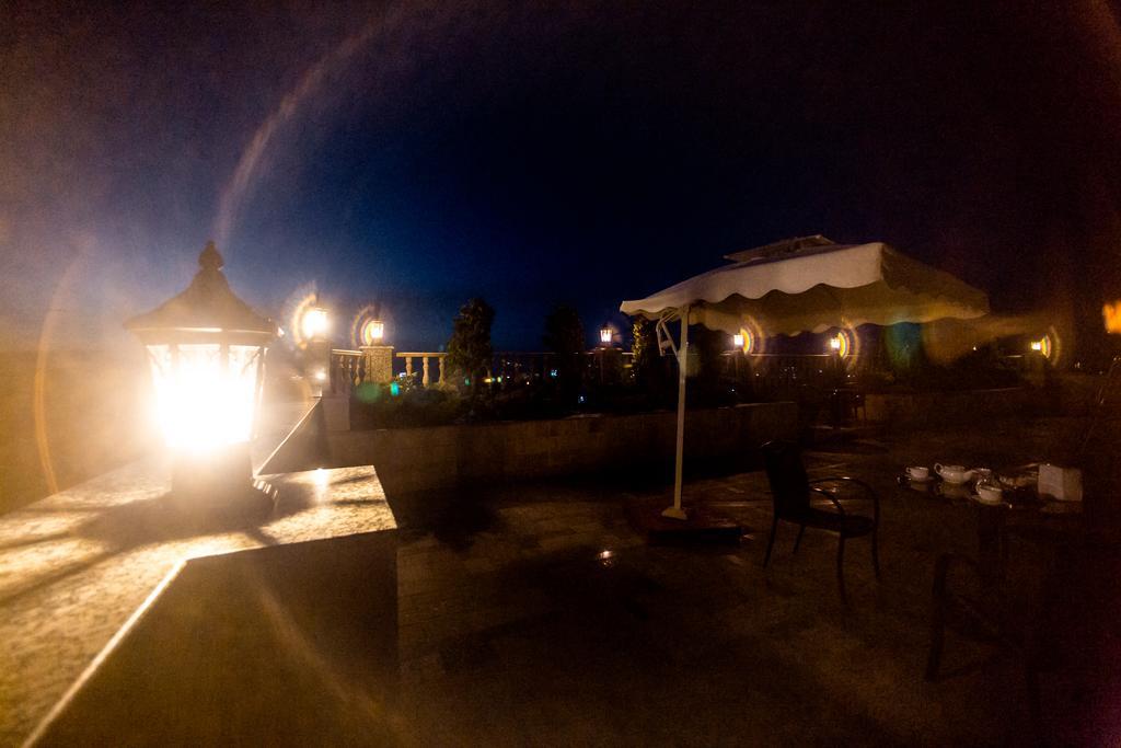Discovery Hotel Bishkek Exterior foto