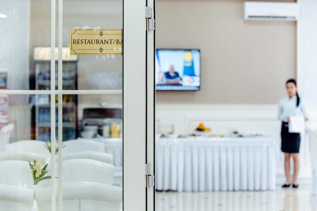 Discovery Hotel Bishkek Exterior foto