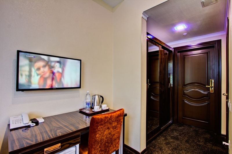 Discovery Hotel Bishkek Exterior foto