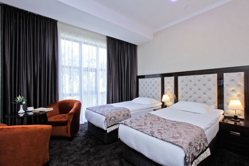 Discovery Hotel Bishkek Exterior foto
