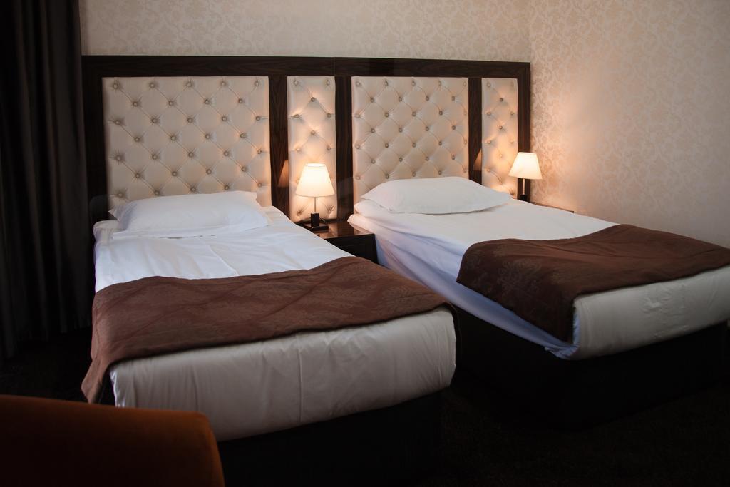 Discovery Hotel Bishkek Exterior foto