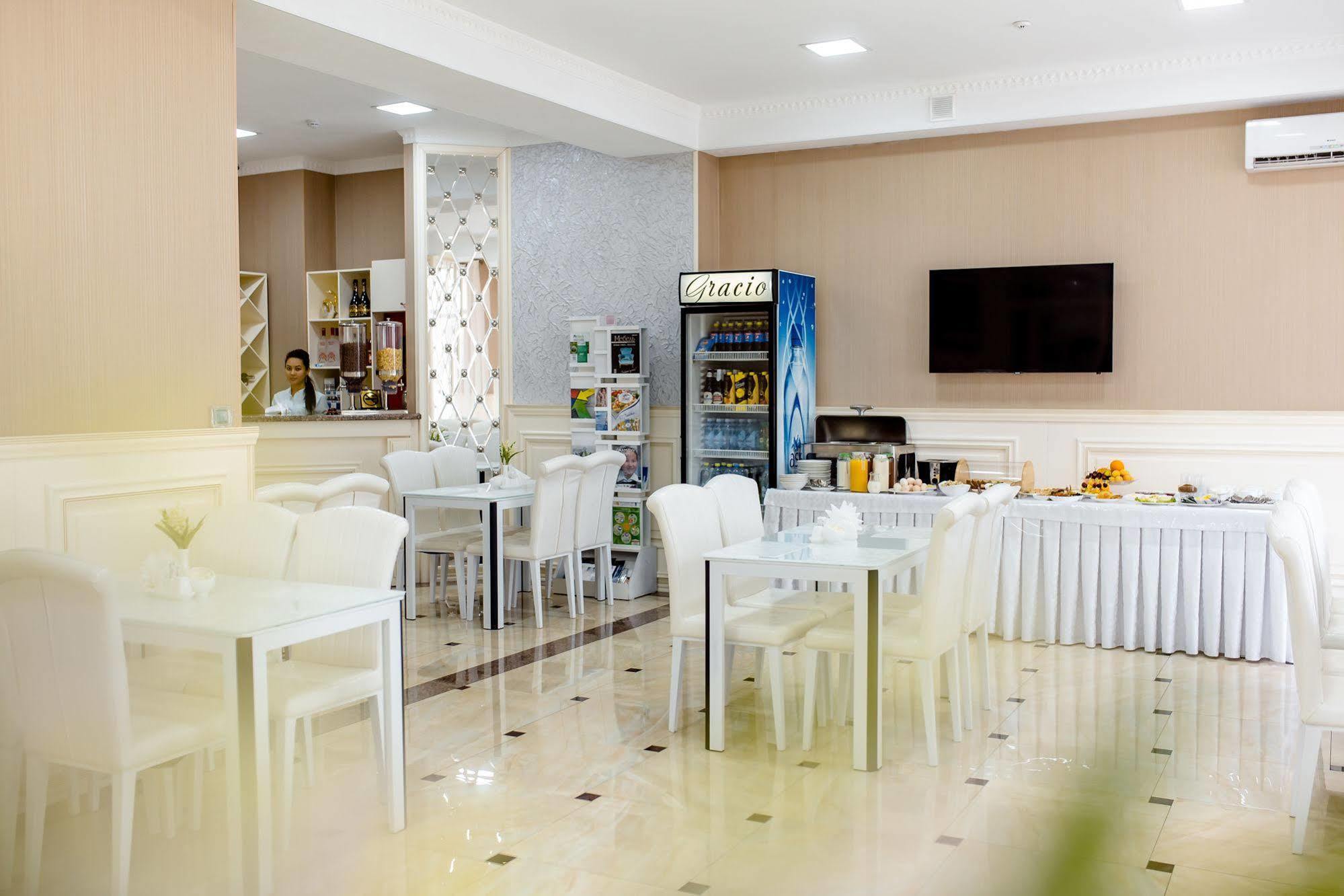 Discovery Hotel Bishkek Exterior foto