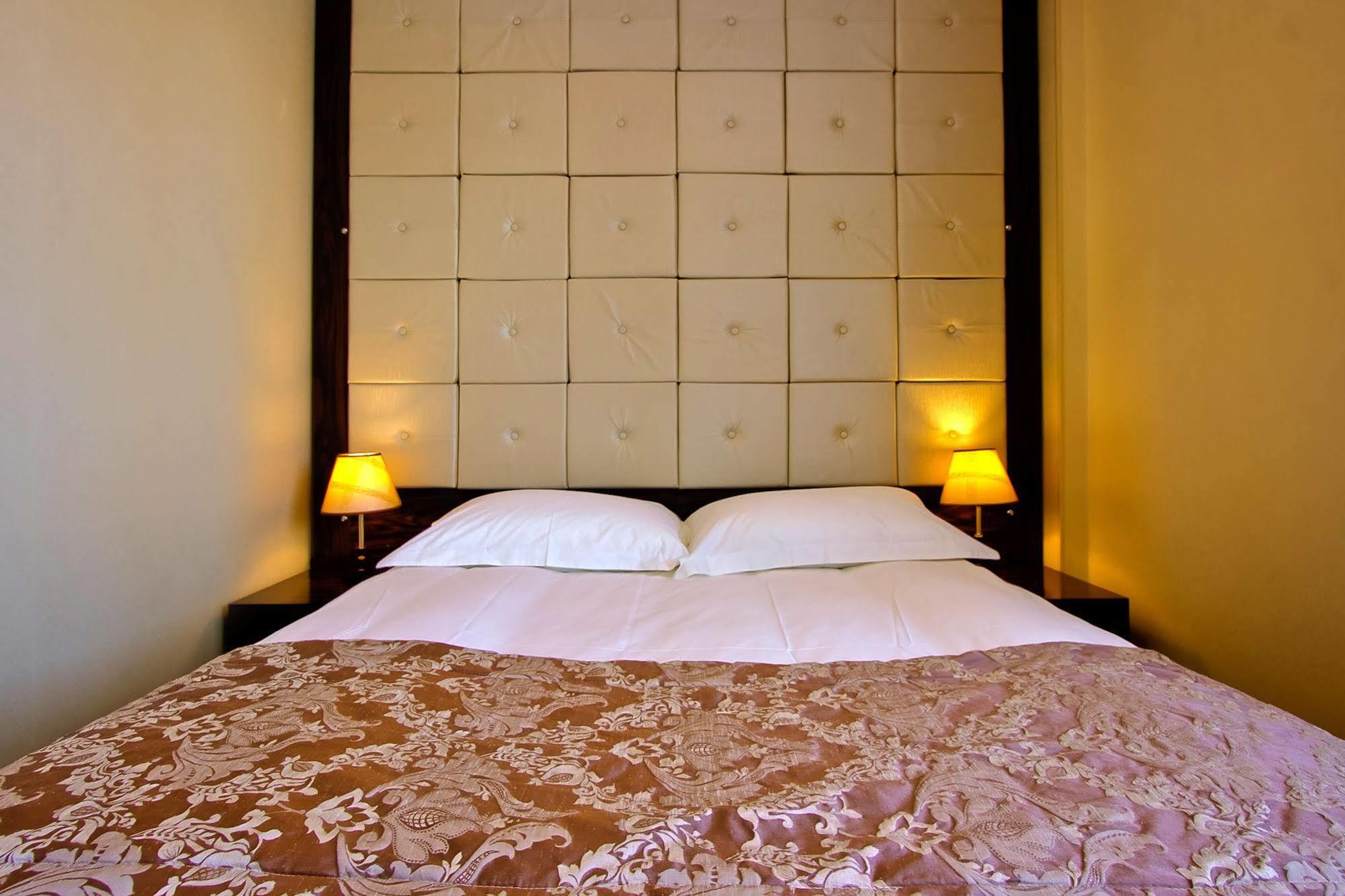 Discovery Hotel Bishkek Exterior foto