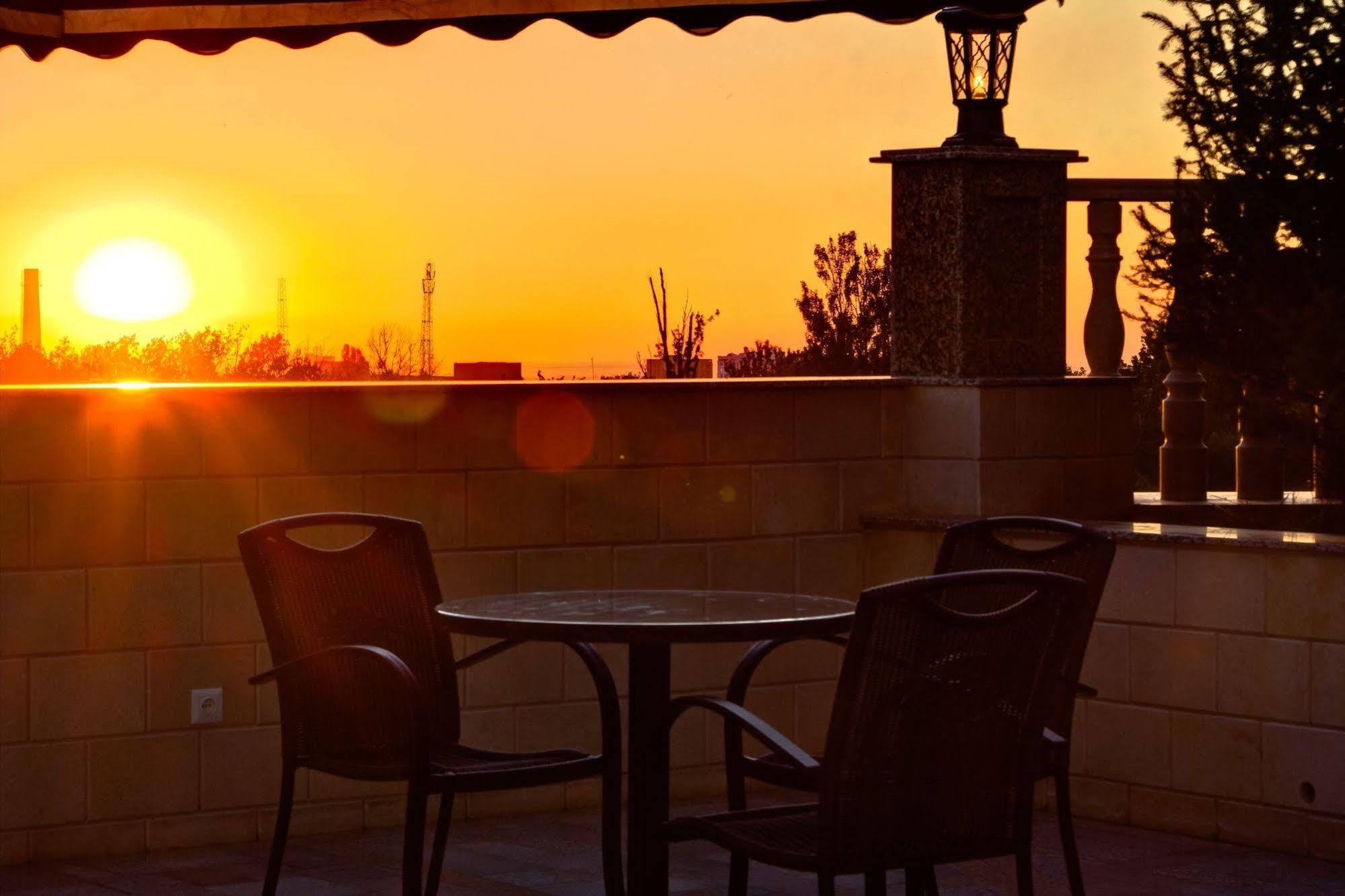Discovery Hotel Bishkek Exterior foto